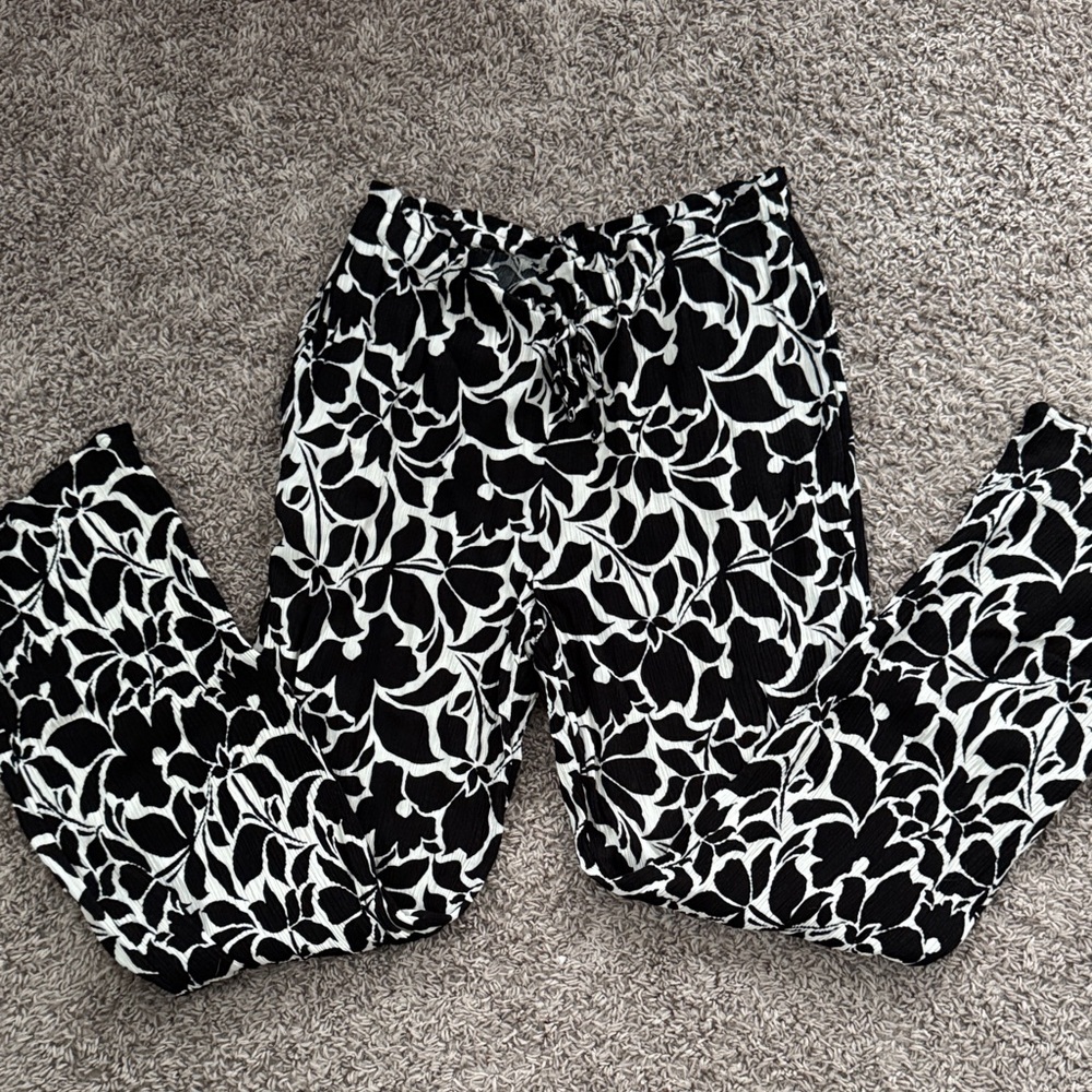 Maurices Monochrome Floral Patterned Pants